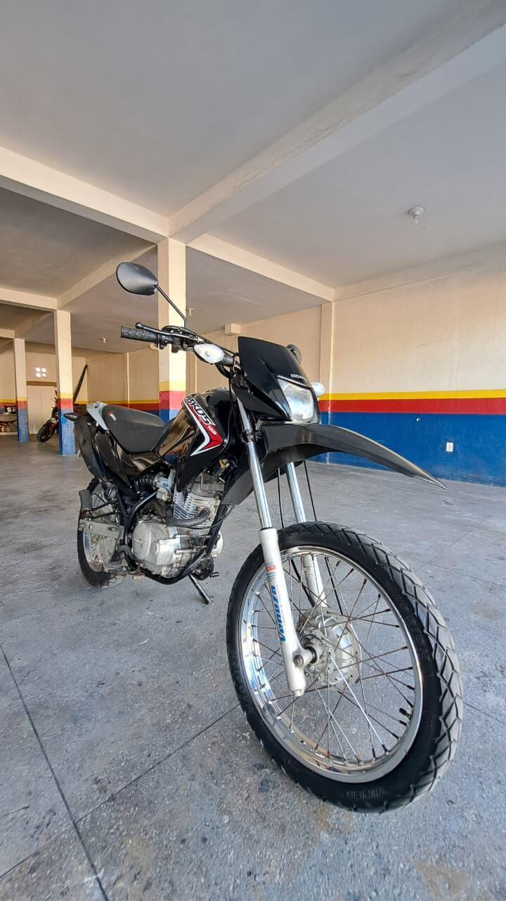 HONDA BROS 125 ES FRENTE DIREITA